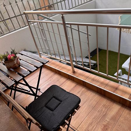 Goldy Central Beach Apartment With Private Garden Burgas Bagian luar foto