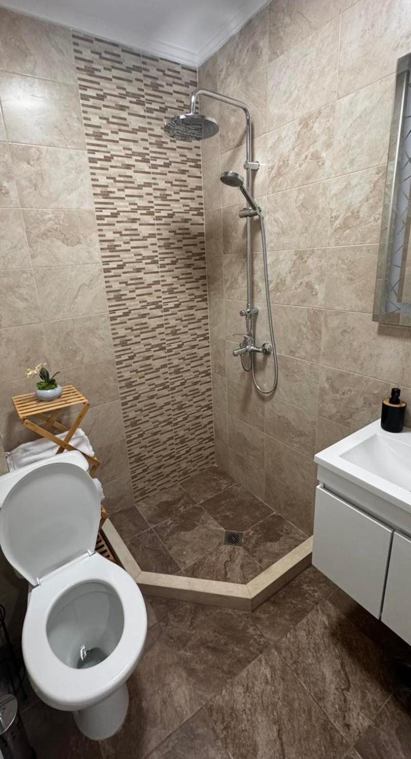 Goldy Central Beach Apartment With Private Garden Burgas Bagian luar foto