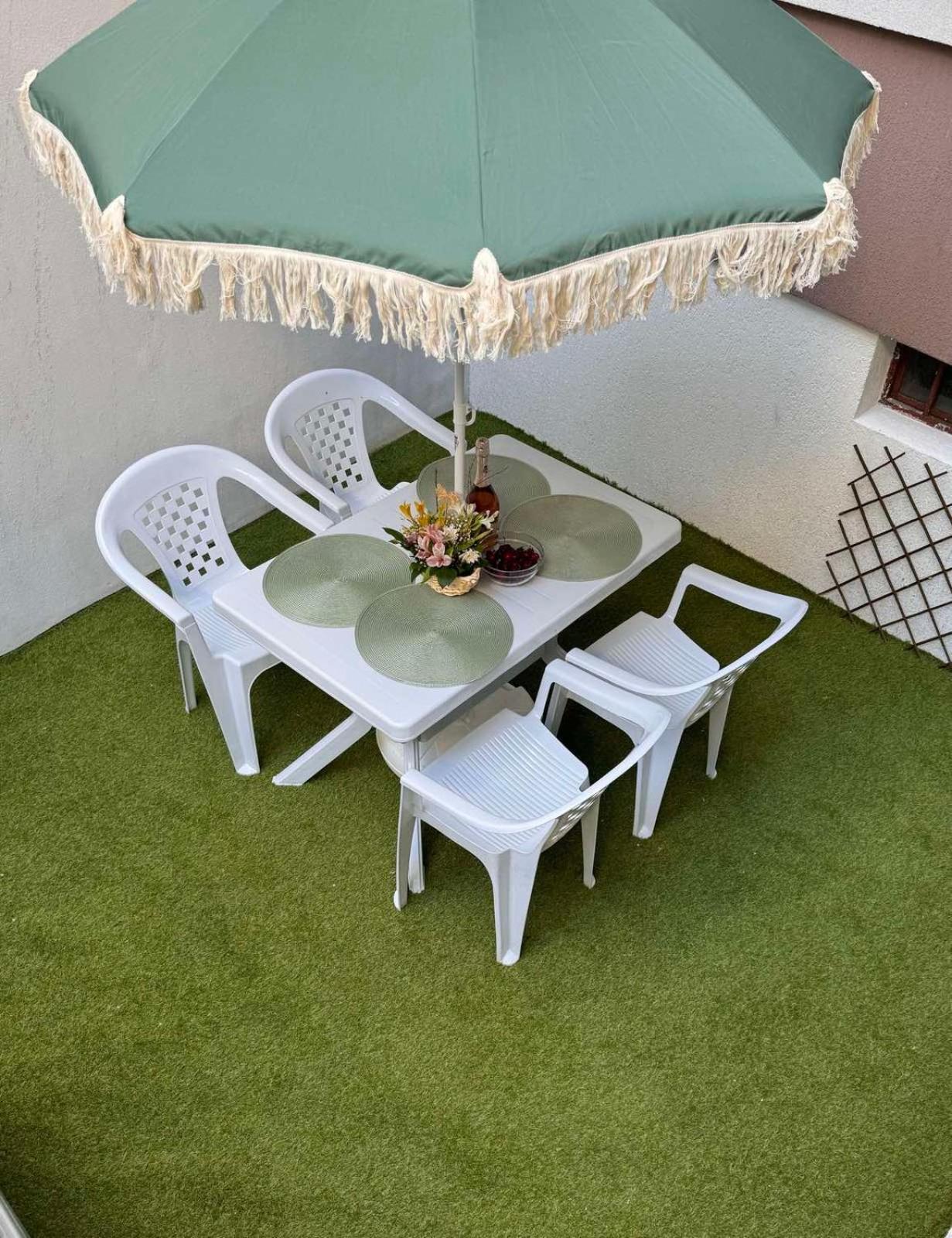 Goldy Central Beach Apartment With Private Garden Burgas Bagian luar foto