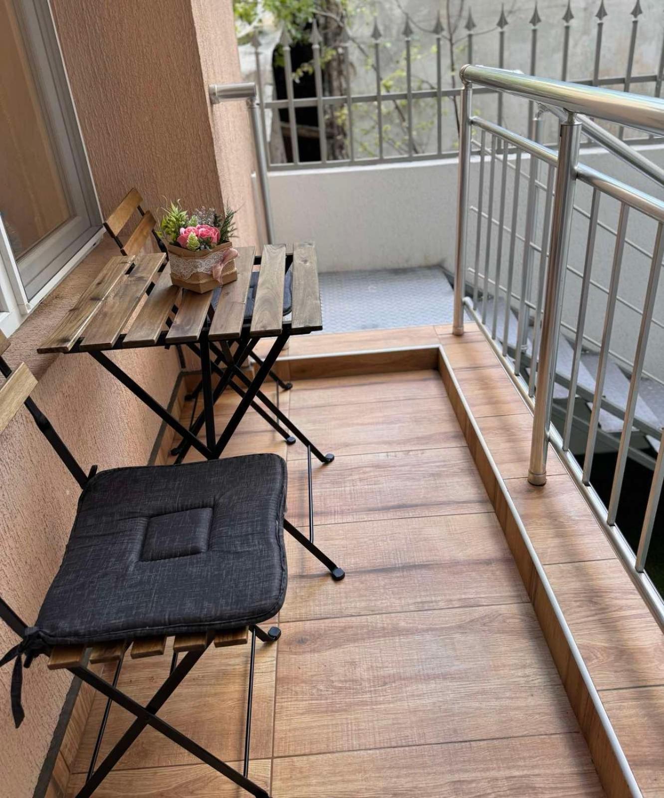 Goldy Central Beach Apartment With Private Garden Burgas Bagian luar foto
