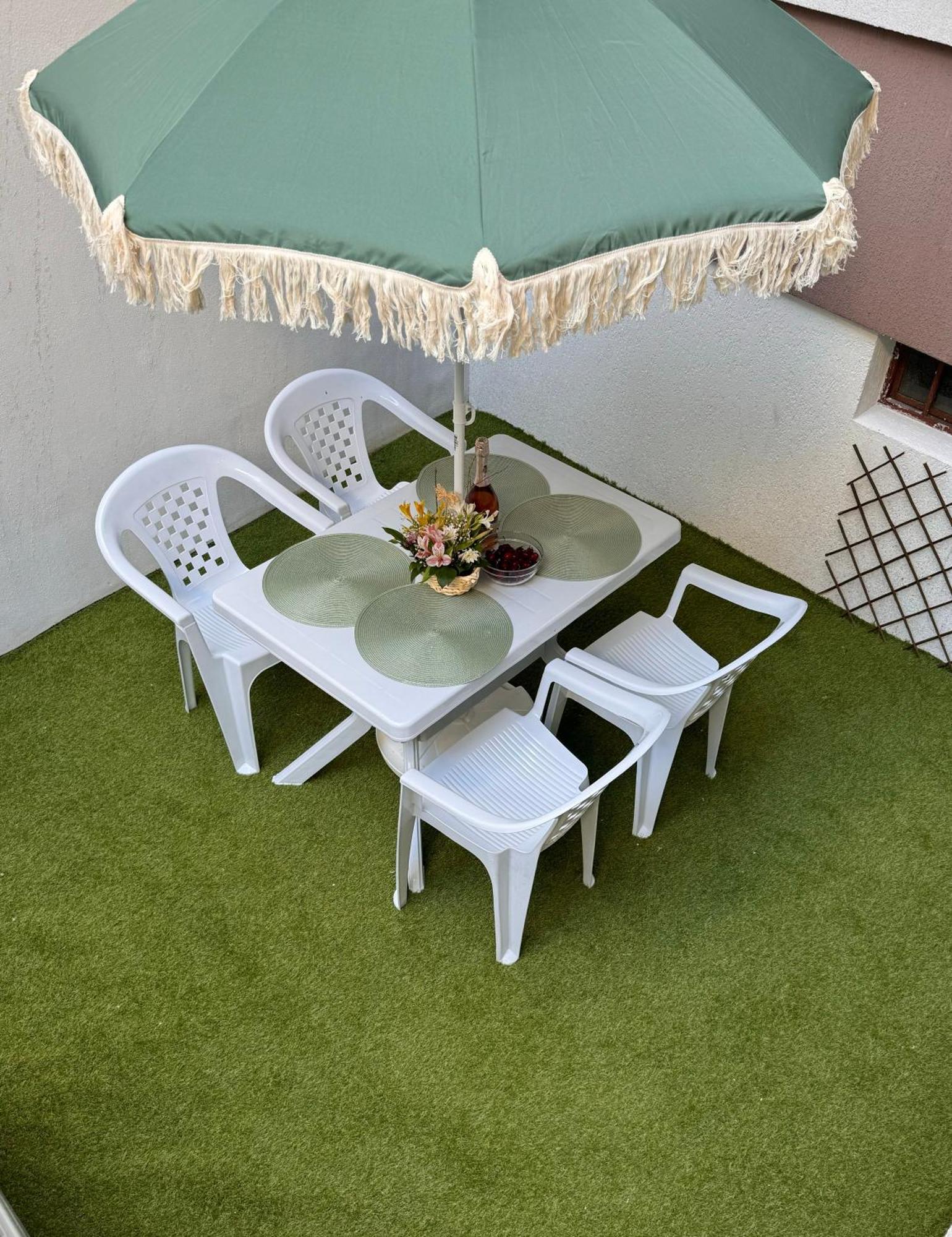 Goldy Central Beach Apartment With Private Garden Burgas Bagian luar foto