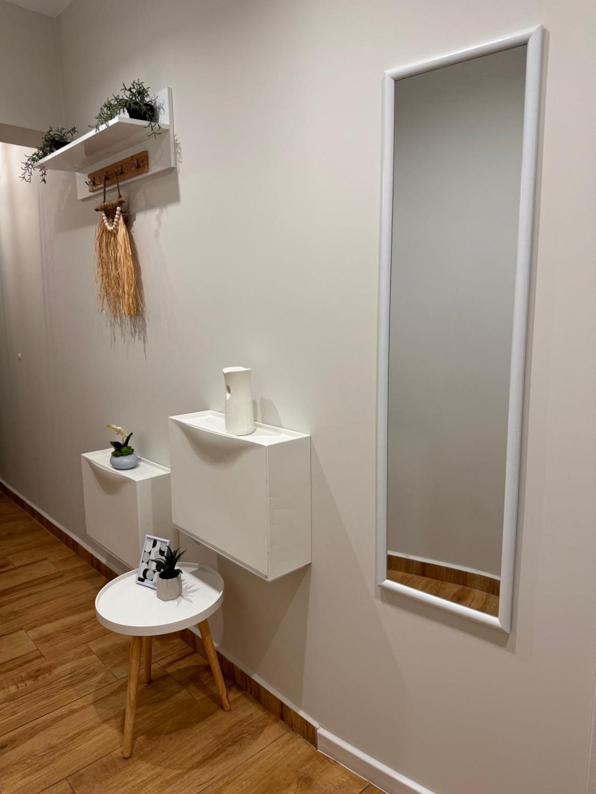 Goldy Central Beach Apartment With Private Garden Burgas Bagian luar foto