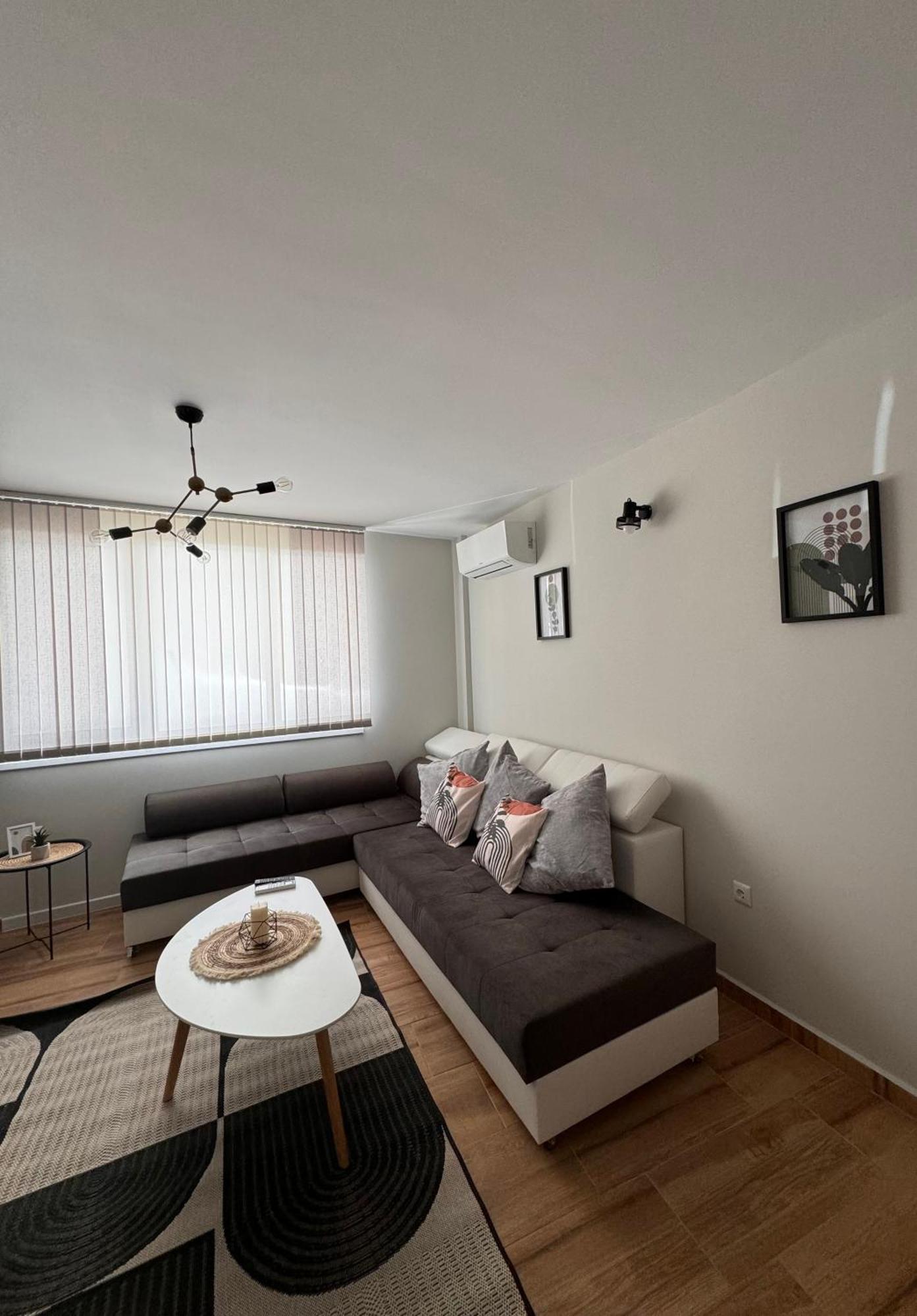 Goldy Central Beach Apartment With Private Garden Burgas Bagian luar foto
