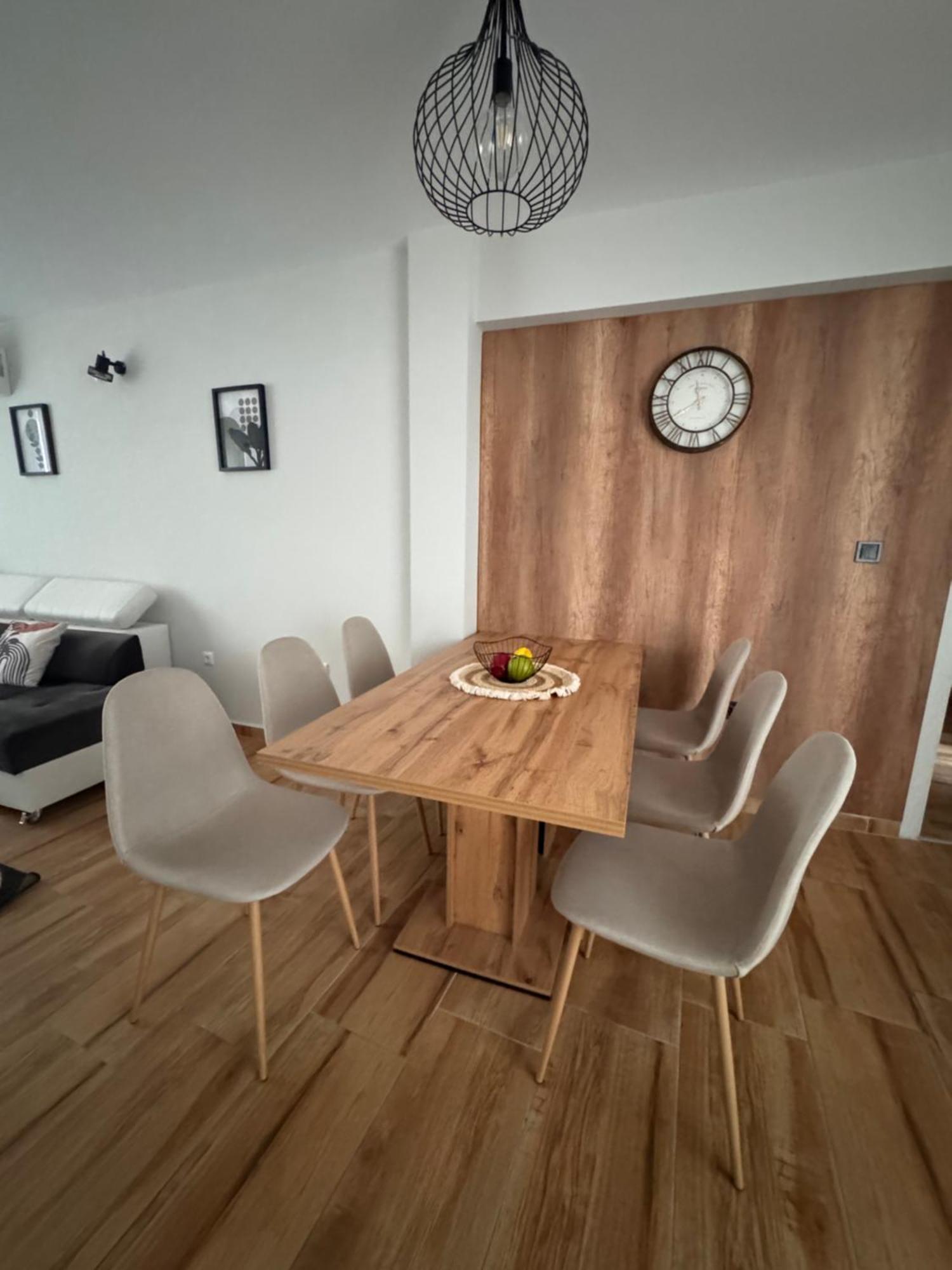 Goldy Central Beach Apartment With Private Garden Burgas Bagian luar foto